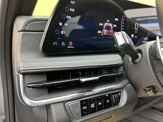 Cadillac CT6 — Фото автомобиля 30