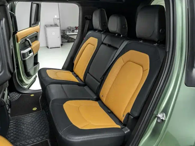 Land Rover Defender — Фото автомобиля 24