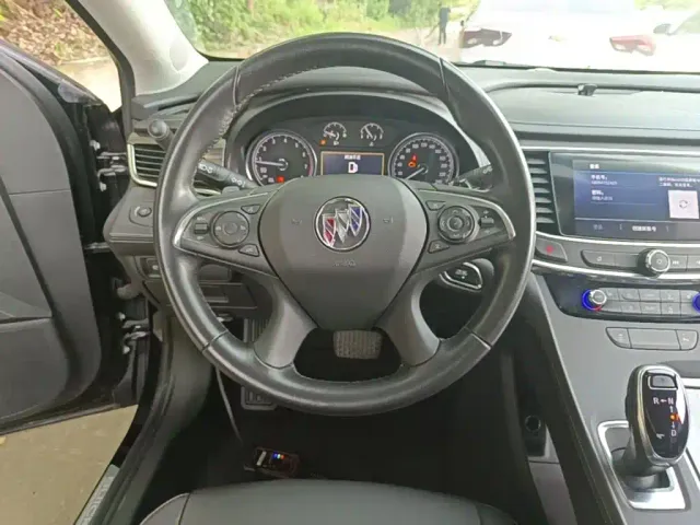 Buick LaCrosse — Фото автомобиля 10