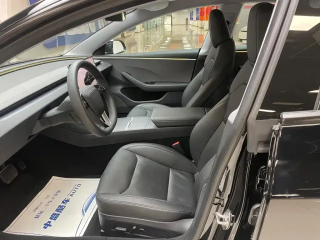 Tesla Model 3 — Фото автомобиля 8
