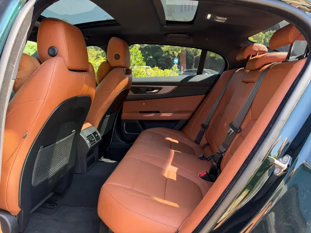 Jaguar XEL — Фото автомобиля 8