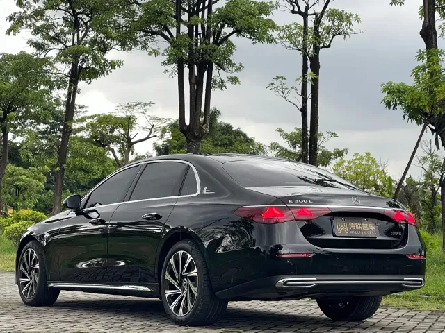Mercedes-Benz E-Class — Фото автомобиля 4