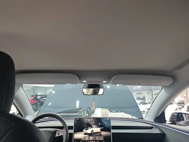 Tesla Model 3 — Фото автомобиля 17