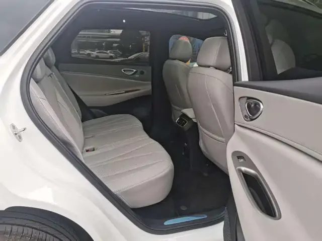 BYD Sealion 06 — Фото автомобиля 11