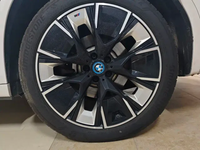 BMW iX3 — Фото автомобиля 11
