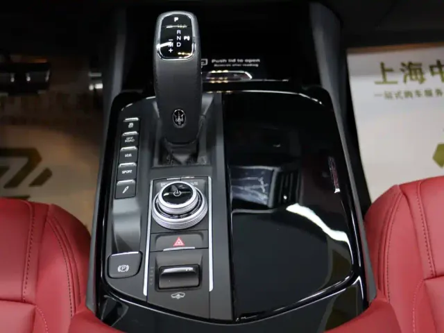 Maserati Levante — Фото автомобиля 12