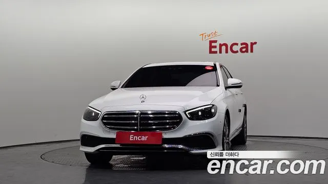 Mercedes-Benz E-Class — Фото автомобиля 3