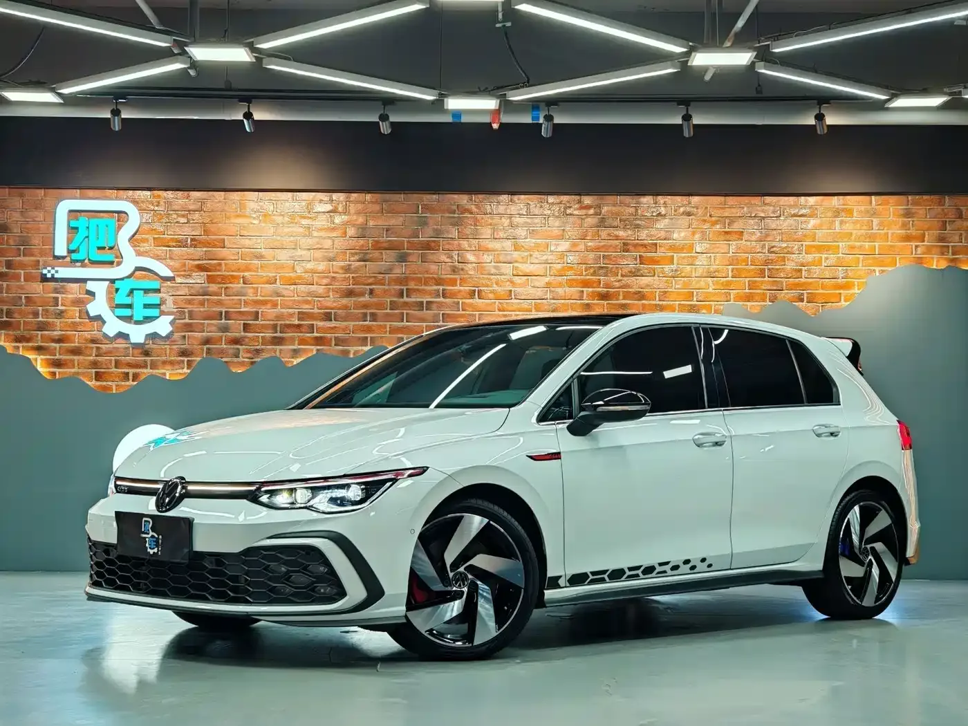 Фотография автомобиля — Volkswagen Golf GTI