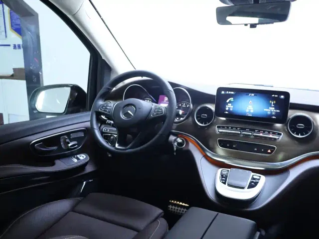 Mercedes-Benz V-Class — Фото автомобиля 14
