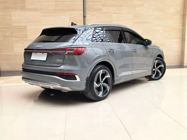 Audi Q4 e-tron — Фото автомобиля 3