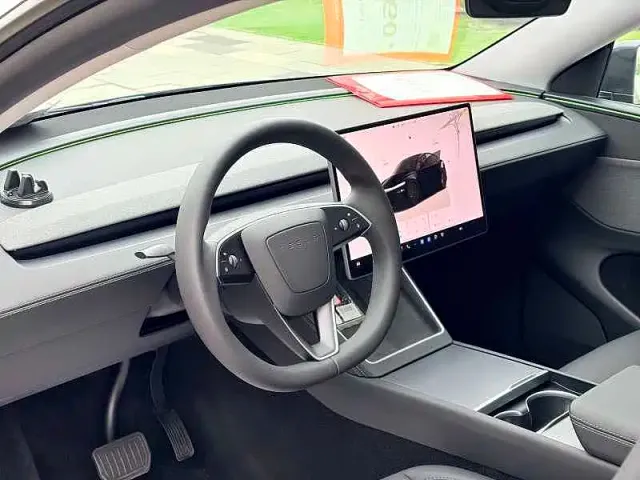 Tesla Model Y — Фото автомобиля 7