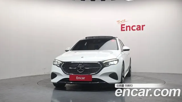 Mercedes-Benz E-Class — Фото автомобиля 3