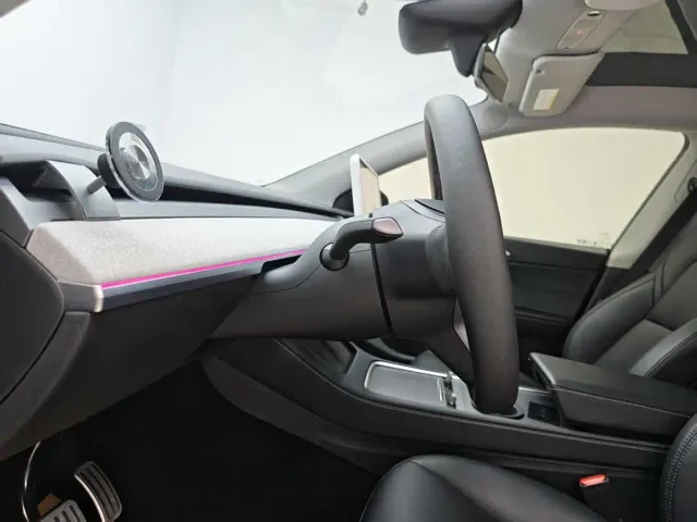 Tesla Model Y — Фото автомобиля 6