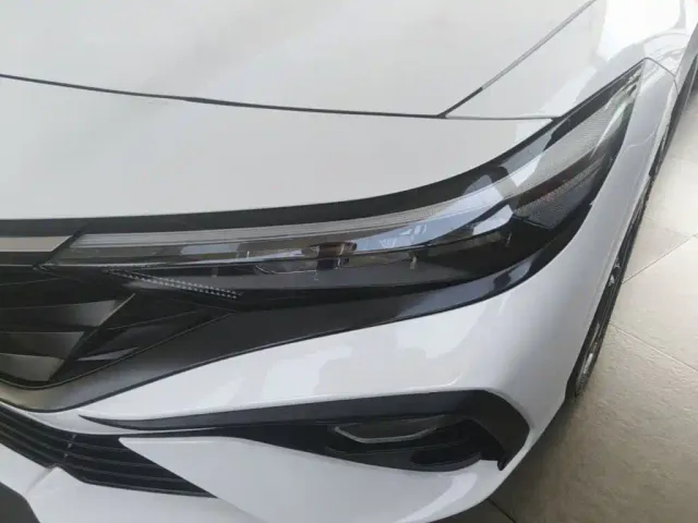 Hyundai Elantra — Фото автомобиля 23