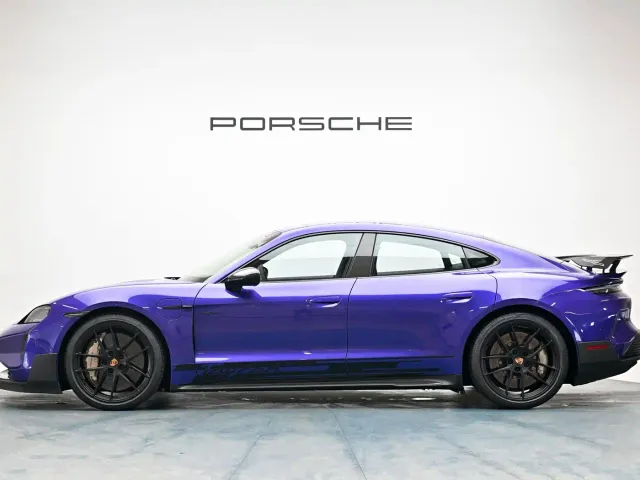 Porsche Taycan — Фото автомобиля 3