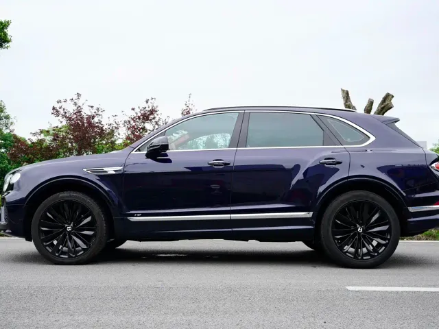 Bentley Bentayga — Фото автомобиля 3