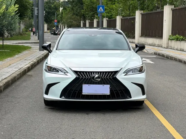 Lexus ES — Фото автомобиля 2