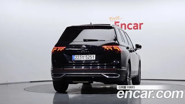 Volkswagen Tiguan — Фото автомобиля 4