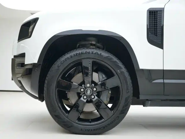 Land Rover Defender — Фото автомобиля 14