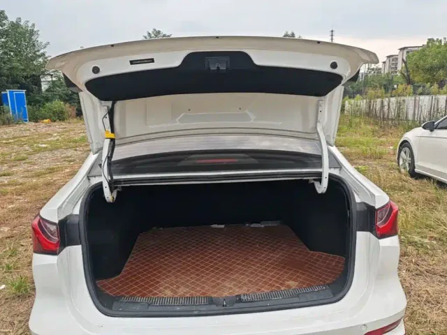 Roewe i5 — Фото автомобиля 14