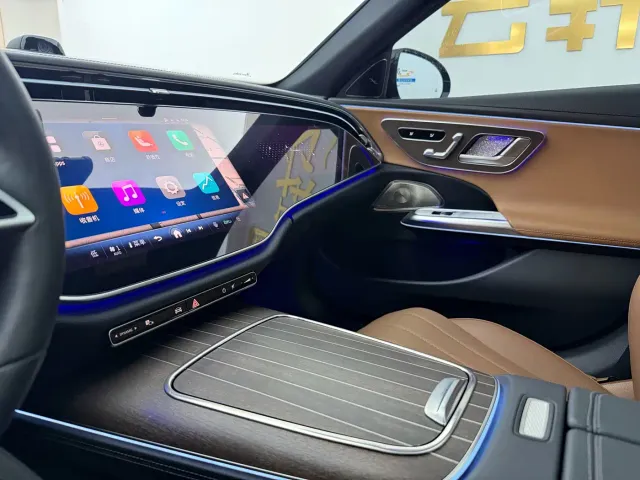 Mercedes-Benz E-Class — Фото автомобиля 12