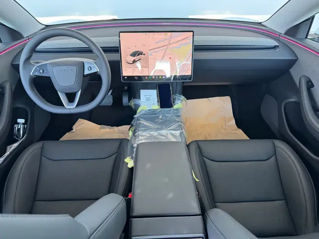 Tesla Model 3 — Фото автомобиля 10