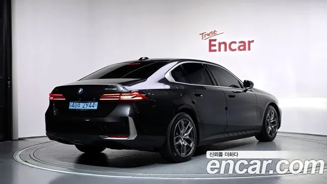 BMW i5 G60 — Фото автомобиля 2