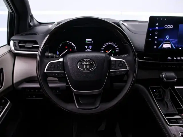 Toyota Sienna — Фото автомобиля 7