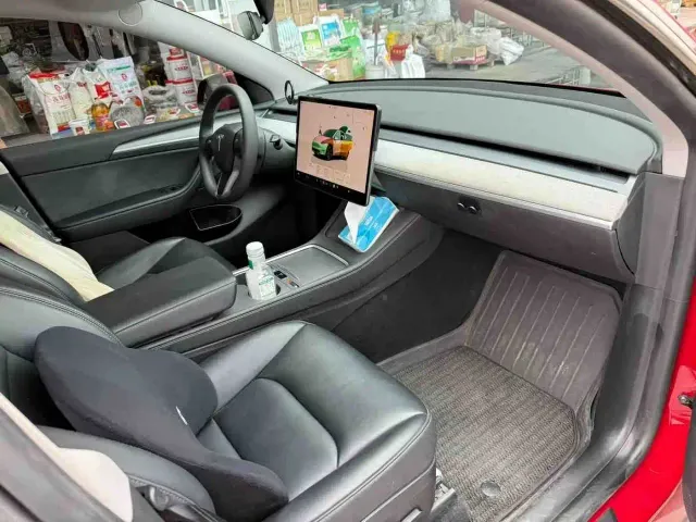 Tesla Model Y — Фото автомобиля 6
