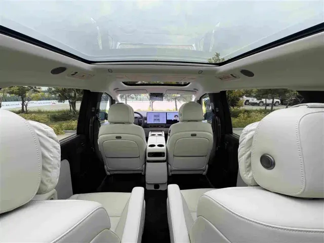Li Auto MEGA — Фото автомобиля 21