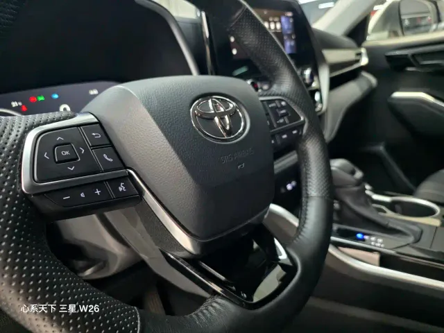 Toyota Highlander — Фото автомобиля 8