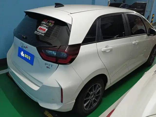 Honda Fit — Фото автомобиля 3