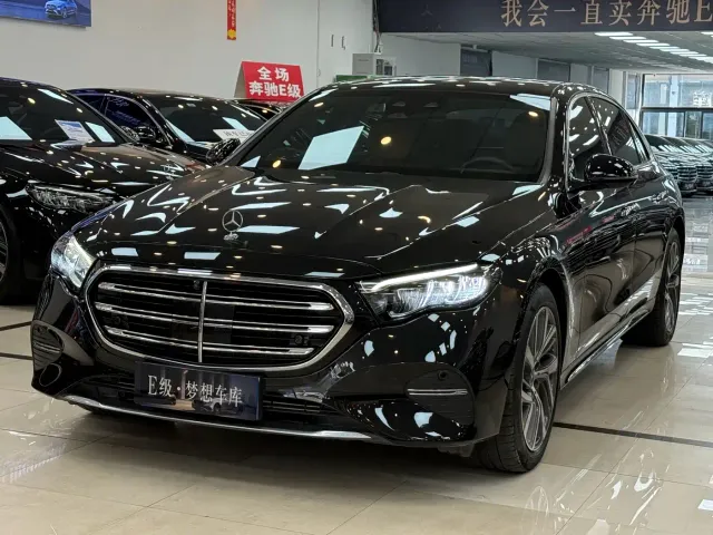 Mercedes-Benz E-Class — Фото автомобиля 3
