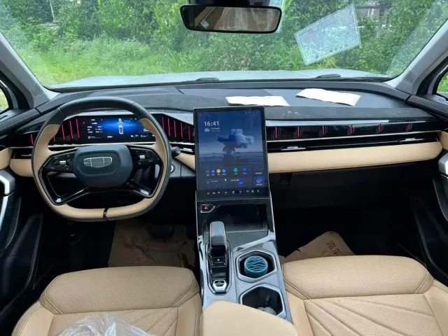 Geely Boyue L — Фото автомобиля 4