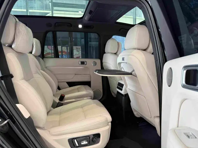 Li Auto L9 — Фото автомобиля 27