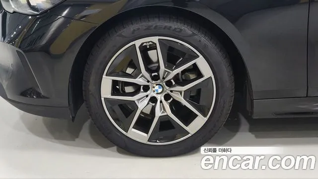 BMW 5 Series G60 — Фото автомобиля 5