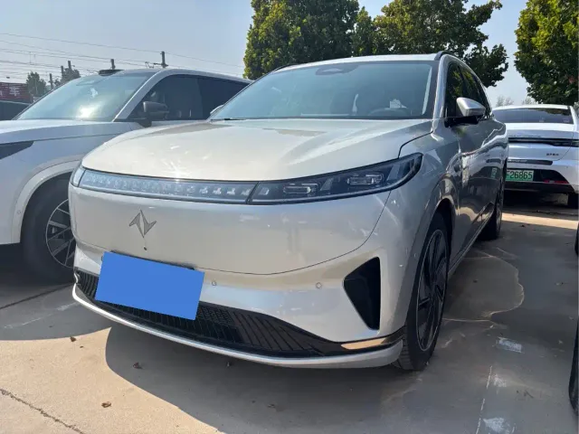 Фотография автомобиля — Dongfeng eπ 008