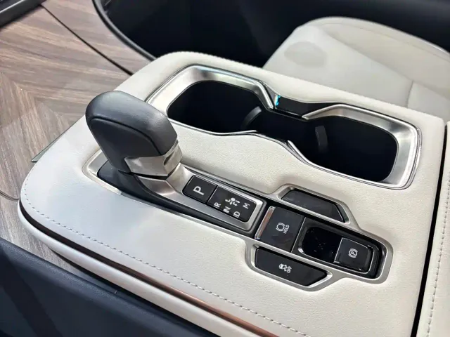 Lexus LM — Фото автомобиля 11