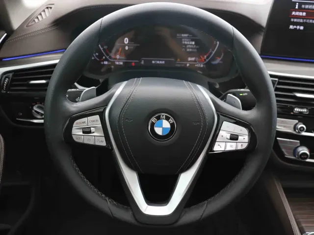 BMW 5 Series — Фото автомобиля 11