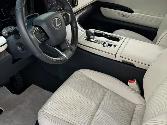 Lexus LM — Фото автомобиля 7