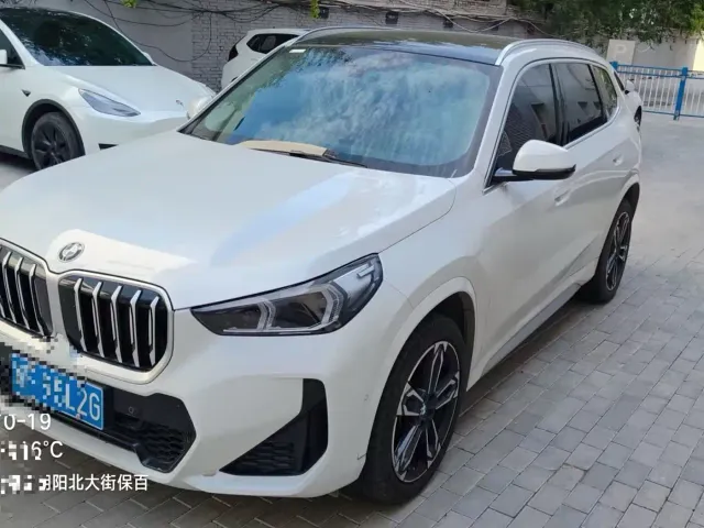 Фотография автомобиля — BMW X1