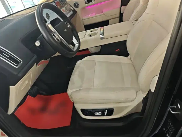 Li Auto L9 — Фото автомобиля 10
