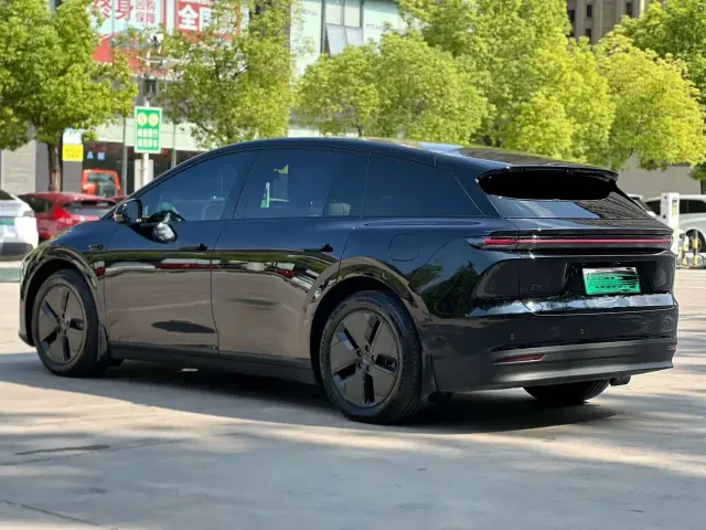 Li Auto i6 — Фото автомобиля 9