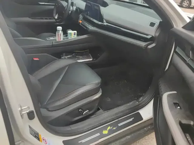 Changan Changan UNI-V 2022 1.5T Premium Model — Фото автомобиля 8
