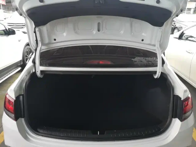 Hyundai Elantra — Фото автомобиля 18