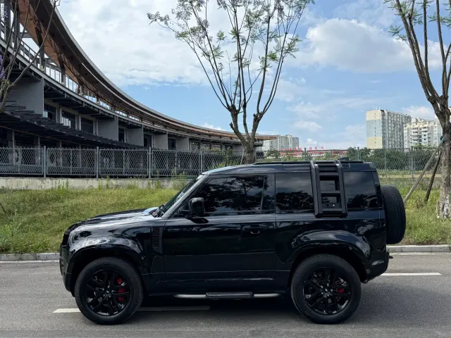 Land Rover Defender — Фото автомобиля 11