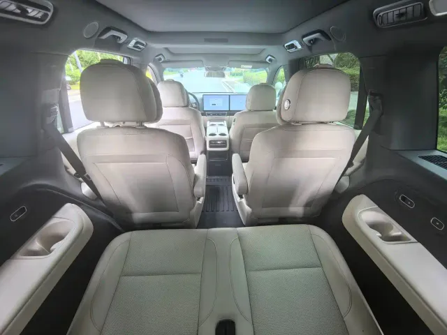 Li Auto L8 — Фото автомобиля 12