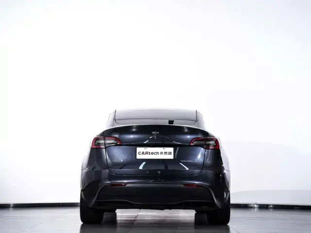 Tesla Model Y — Фото автомобиля 7