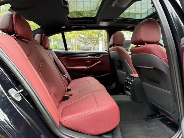 BMW 5 Series — Фото автомобиля 13