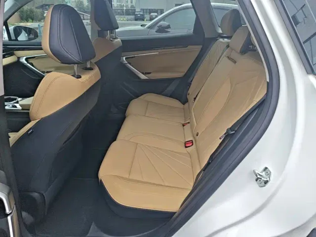 Geely Boyue L — Фото автомобиля 16